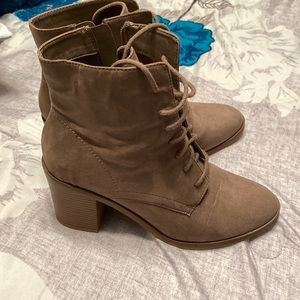 Womens size 10 heeled boots